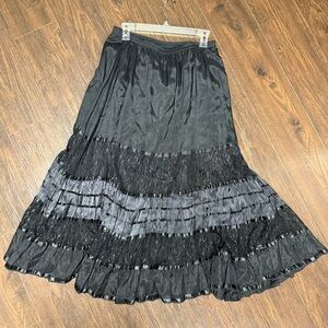 MULTIPLES BLACK LACE RIBBON FULL LONG LINED SKIRT